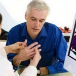 The little finger on the left hand goes numb: causes, symptoms, therapy