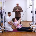 Запрещено делать гимнастику по Бубновскому при наличии обостренных заболеваниях позвоночника и мышц спины